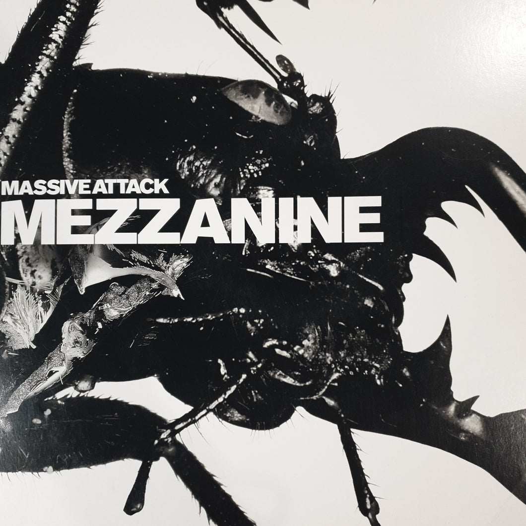 MASSIVE ATTACK - MEZZANINE (2LP) (USED VINYL 2013 EURO EX/EX)