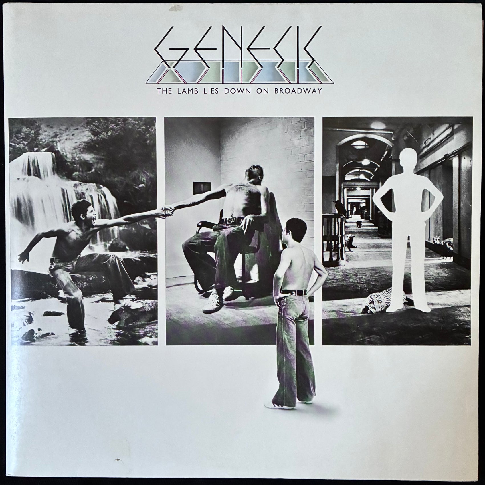 GENESIS - THE LAMB LIES DOWN ON BROADWAY (2LP) (FIRST PRESSING) (USED VINYL 1974 UK M-/EX)