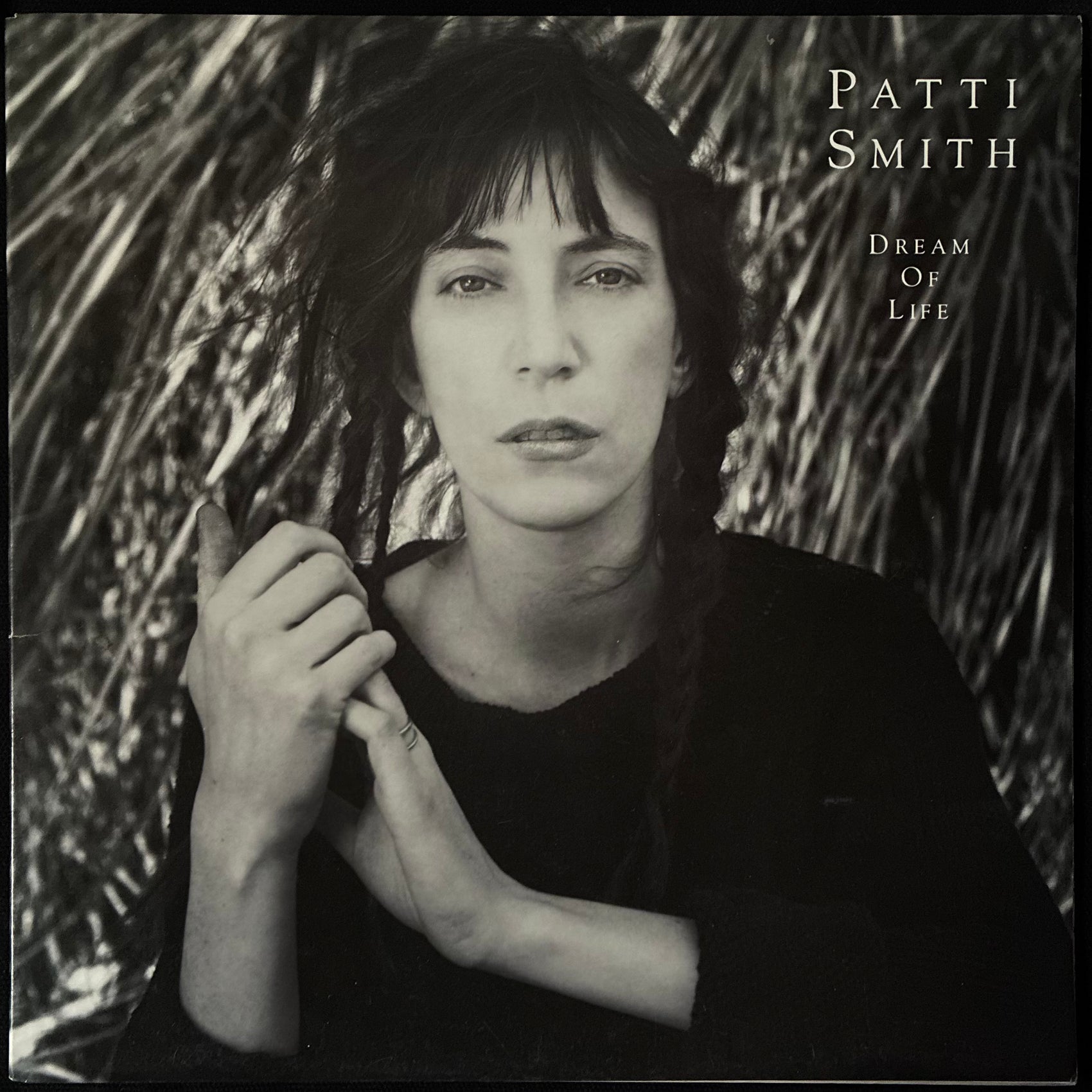 PATTI SMITH - DREAM OF LIFE (FIRST PRESSING) (USED VINYL 1988 AUS M-/EX)