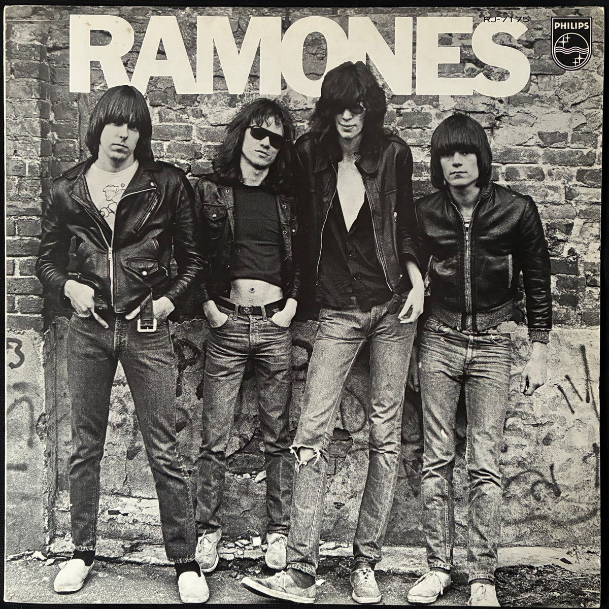 RAMONES - RAMONES (USED VINYL 1976 JAPAN M-/VG+)