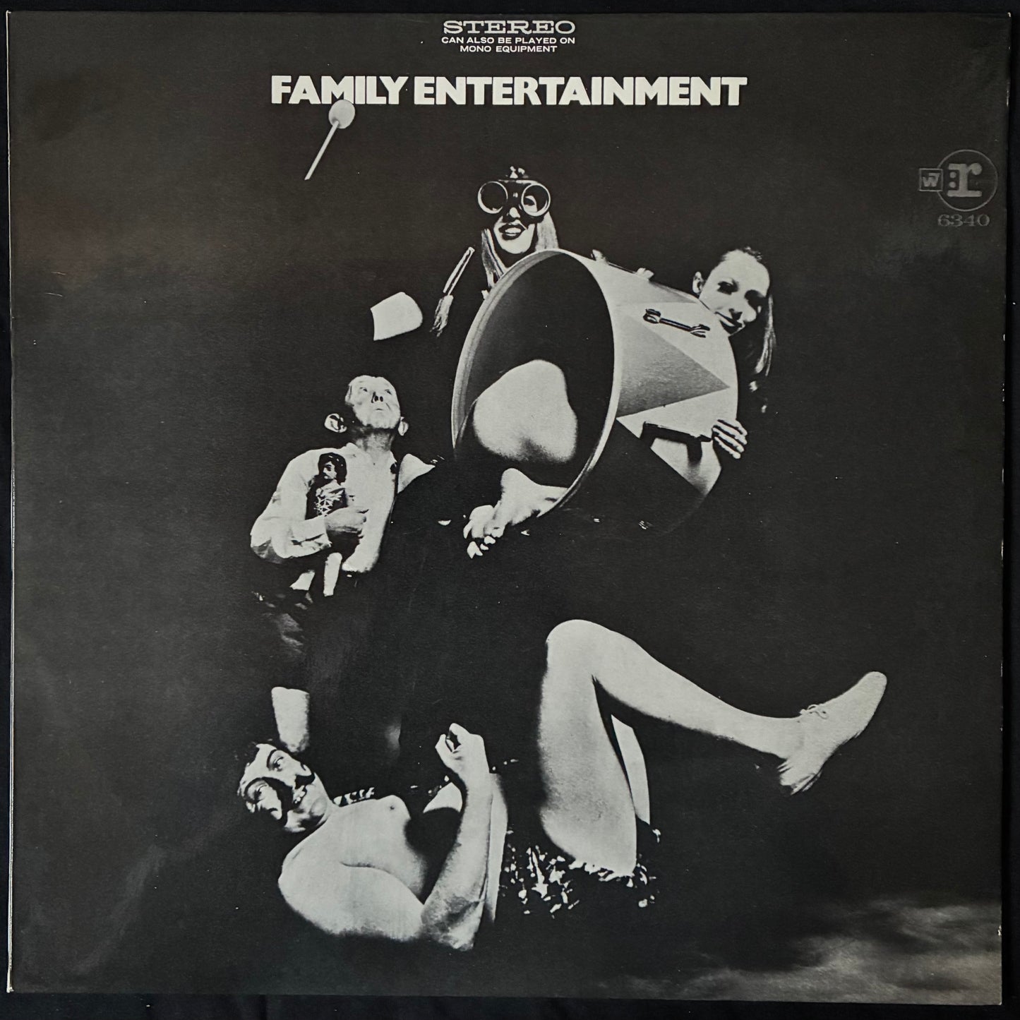 FAMILY ENTERTAINMENT - FAMILY ENTERTAINMENT (USED VINYL 1969 AUS EX+/EX+)