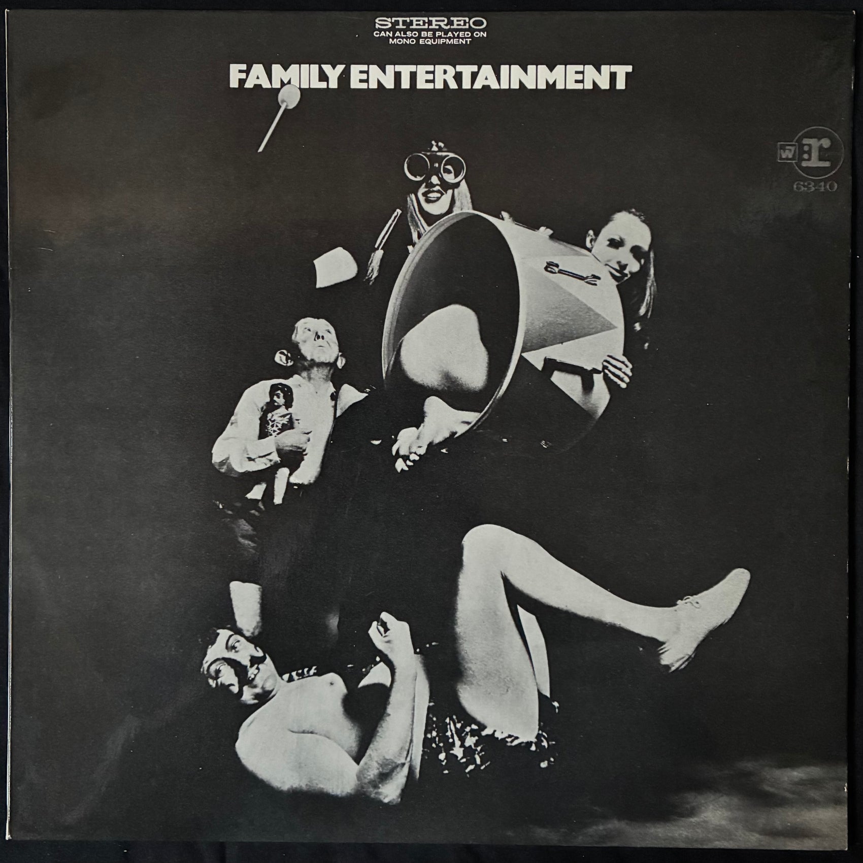 FAMILY ENTERTAINMENT - FAMILY ENTERTAINMENT (USED VINYL 1969 AUS EX+/EX+)