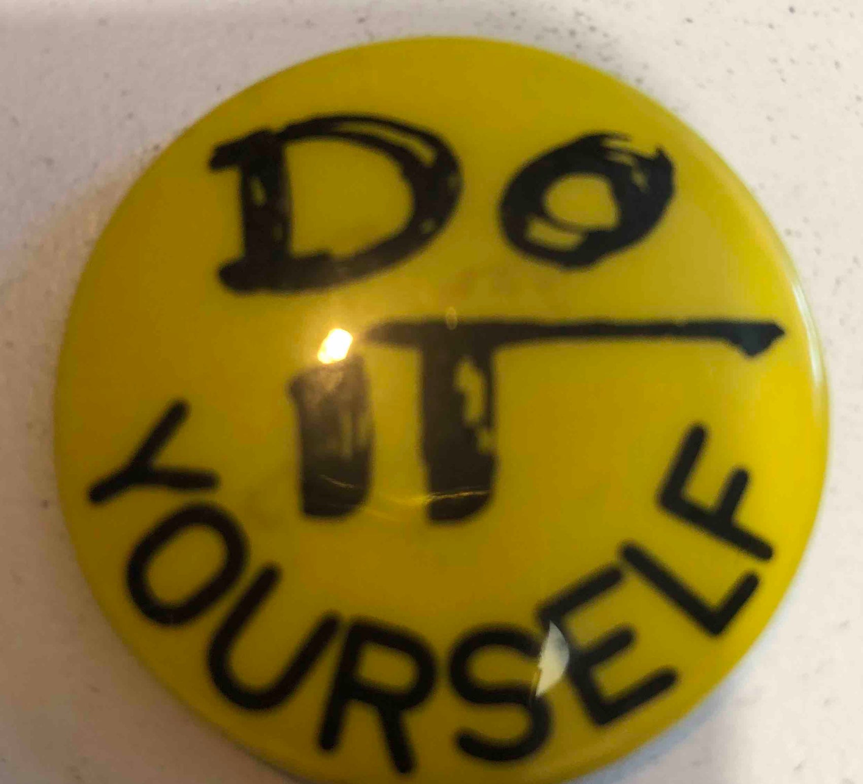IAN DURY - DO IT YOURSELF (USED) BADGE