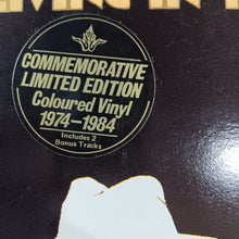 Load image into Gallery viewer, SKYHOOKS - LIVING IN THE 70'S (GOLD COLOURED) (USED VINYL 1974 AUS M-/M-)
