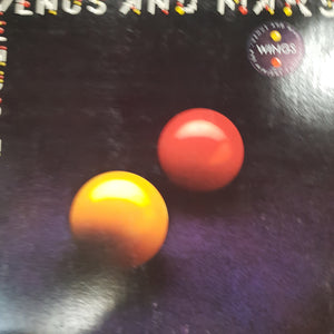 WINGS - VENUS AND MARS (2 POSTERS + STICKER) (USED VINYL 1975 US EX+/EX+)