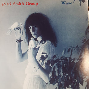 PATTI SMITH - WAVE (USED VINYL 2019 EURO M-/M-)