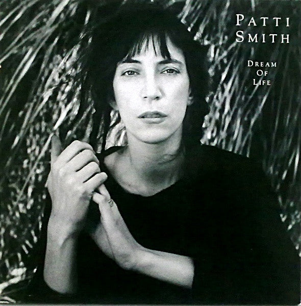 PATTI SMITH - DREAM OF LIFE (USED VINYL 1988 JAPANESE M-/EX+)